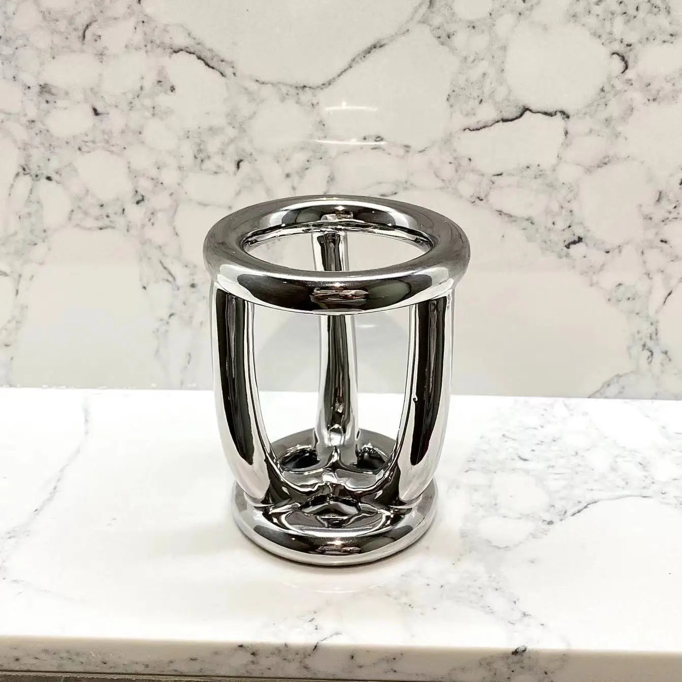 Open-Frame Toothbrush Holder